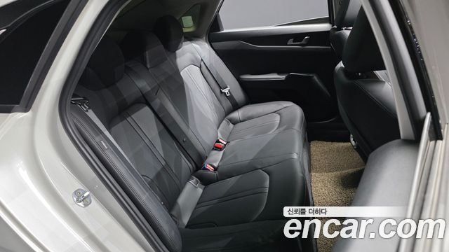 Kia K5 2023 — photo 17