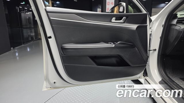 Kia K5 2023 — photo 14