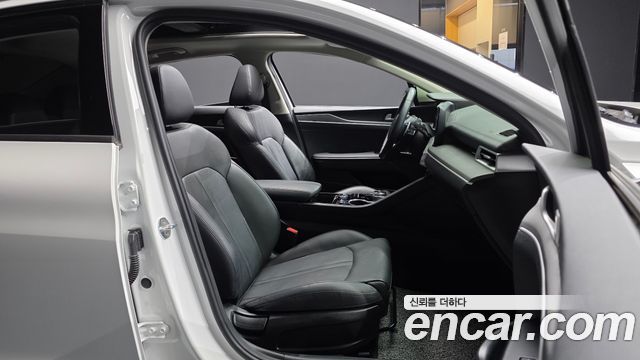 Kia K5 2023 — photo 16