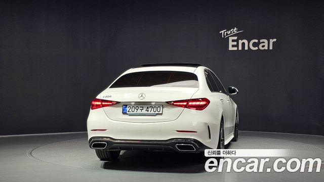 Mercedes-Benz C-Class 2025 — photo 4