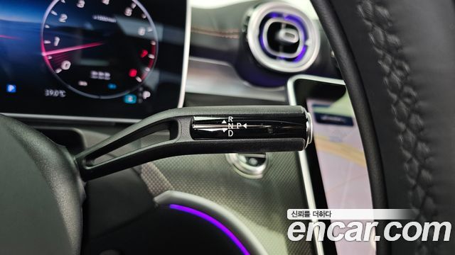 Mercedes-Benz C-Class 2025 — photo 9