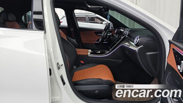 Mercedes-Benz C-Class 2025 — photo 11