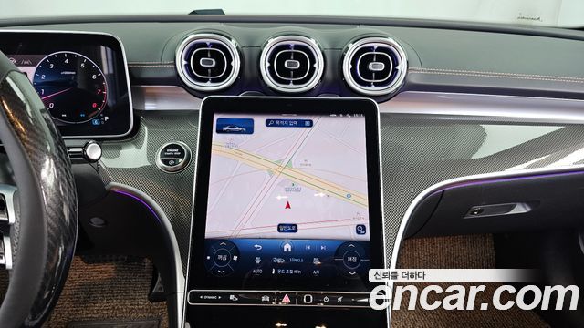 Mercedes-Benz C-Class 2025 — photo 14