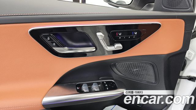 Mercedes-Benz C-Class 2025 — photo 19