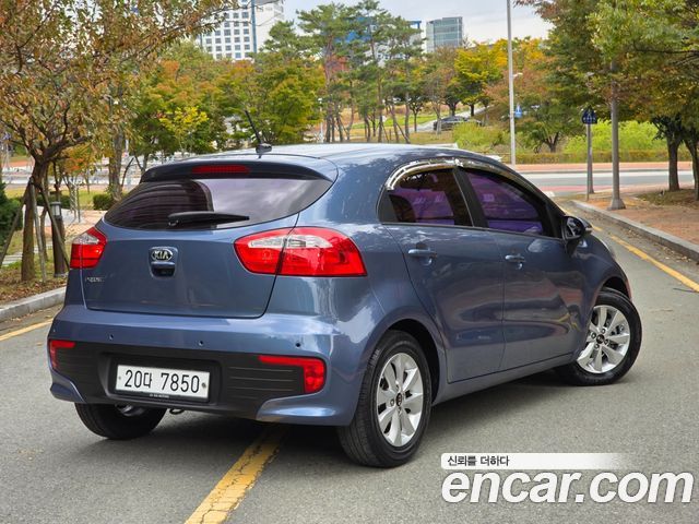 Kia pride 2015 — photo 19