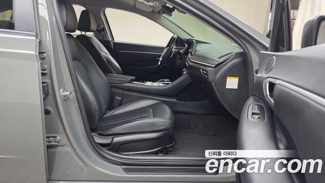 Hyundai Sonata 2022 — photo 16