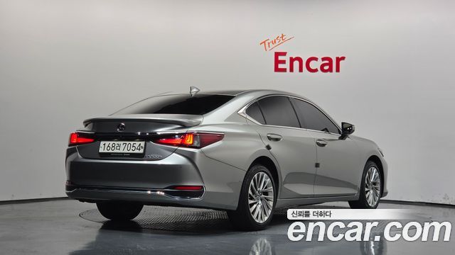 Lexus ES 2023 — photo 2