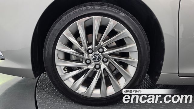 Lexus ES 2023 — photo 5