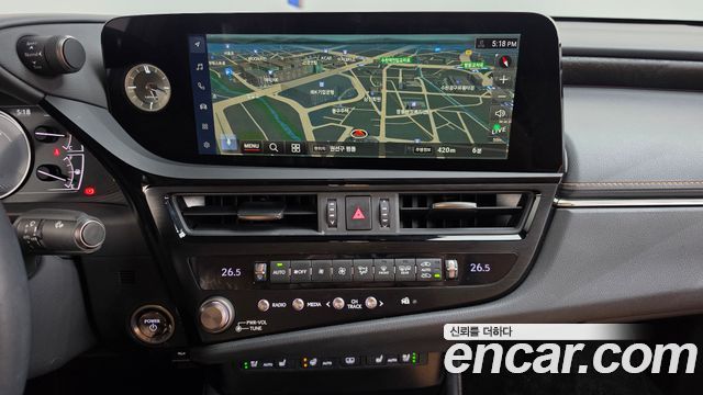 Lexus ES 2023 — photo 18