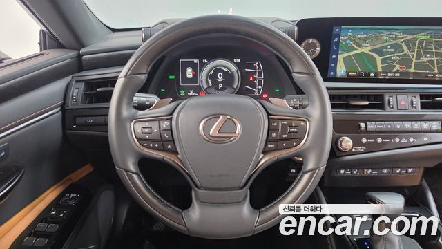 Lexus ES 2023 — photo 19