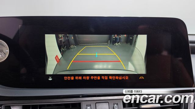 Lexus ES 2023 — photo 20