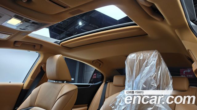 Lexus ES 2023 — photo 21