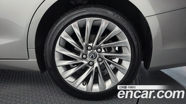 Lexus ES 2023 — photo 7