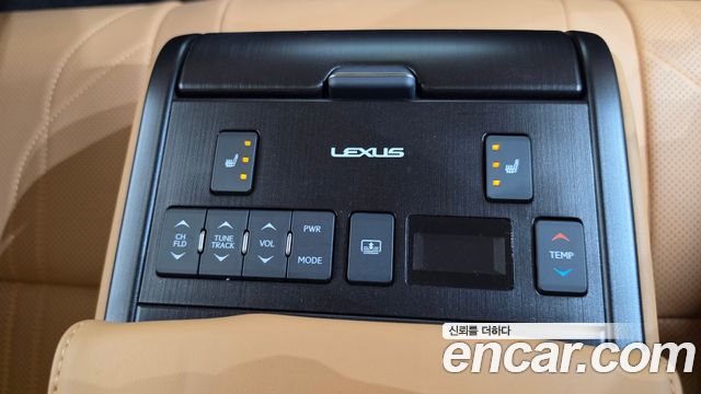 Lexus ES 2023 — photo 28