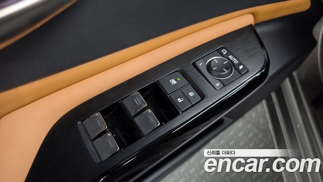 Lexus ES 2023 — photo 35