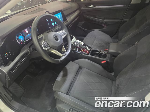 Volkswagen Golf 2023 — photo 10