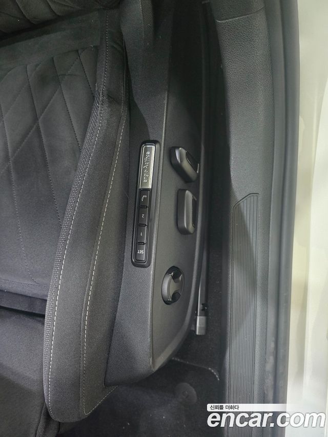 Volkswagen Golf 2023 — photo 14