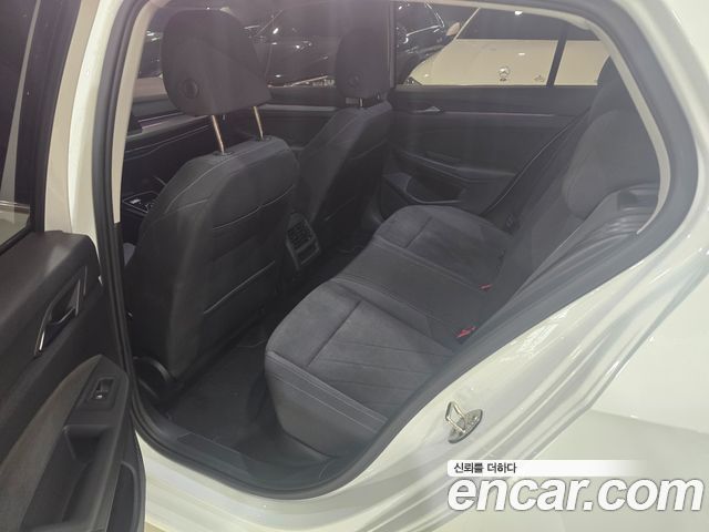 Volkswagen Golf 2023 — photo 17