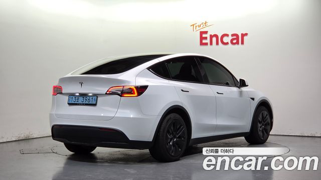 Tesla Model Y 2024 — photo 2