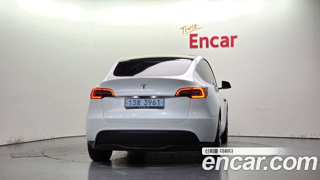 Tesla Model Y 2024 — photo 4