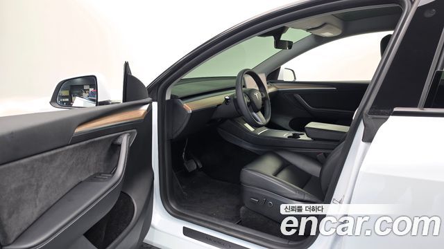Tesla Model Y 2024 — photo 13