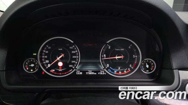 BMW 5-Series 2016 — photo 8