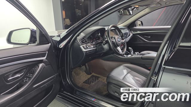 BMW 5-Series 2016 — photo 10