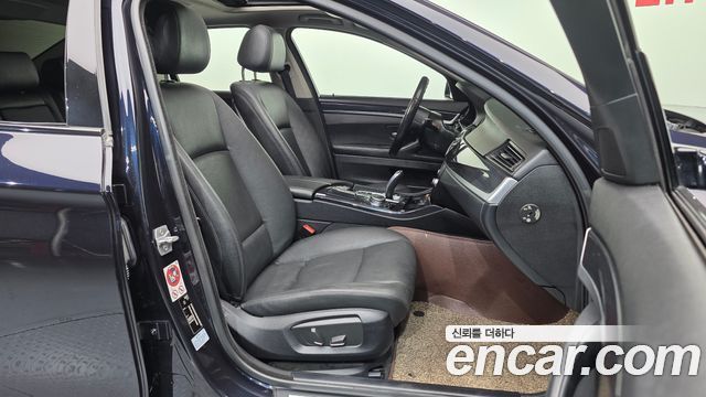 BMW 5-Series 2016 — photo 11