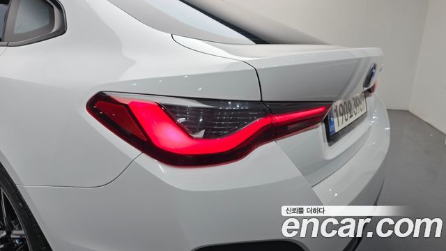 BMW 4-Series 2023 — photo 9