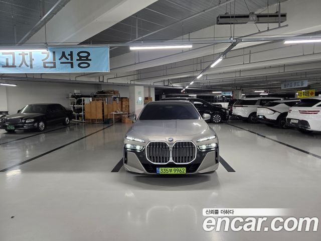 BMW 7-Series 2024 — photo 2