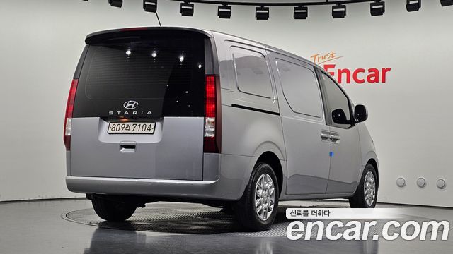 Hyundai Staria 2023 — photo 2