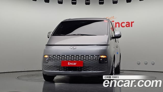 Hyundai Staria 2023 — photo 3