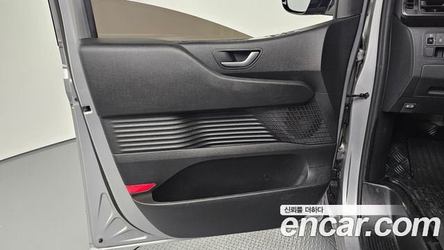 Hyundai Staria 2023 — photo 14