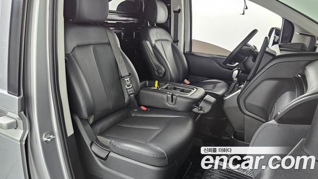 Hyundai Staria 2023 — photo 16