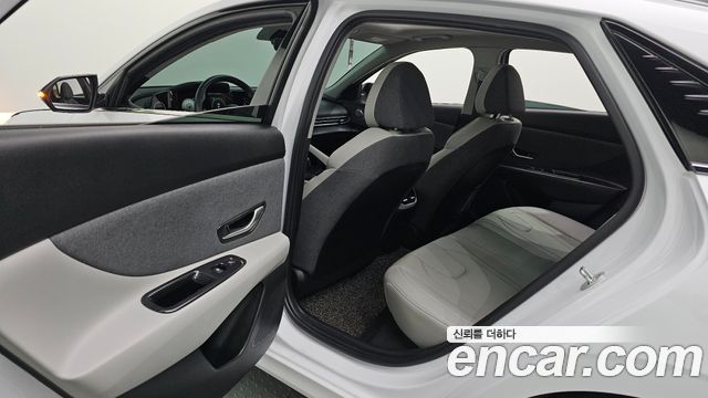 Hyundai AVANTE 2021 — photo 16