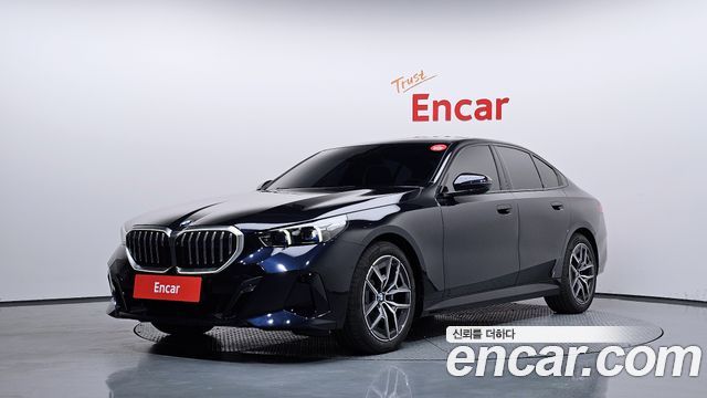 BMW 5-Series 2026 — photo 1