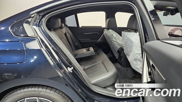 BMW 5-Series 2026 — photo 17