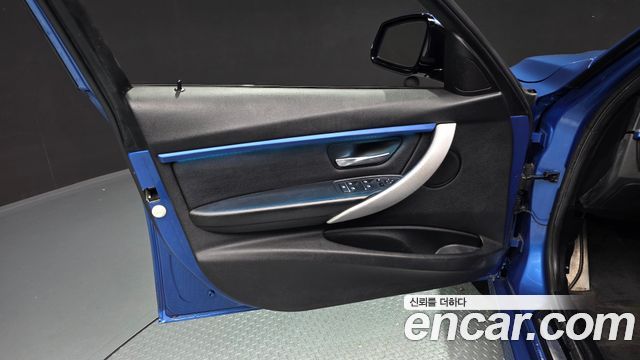 BMW 3-Series 2017 — photo 14