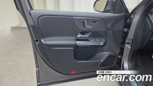 Mercedes-Benz EQB 2023 — photo 14