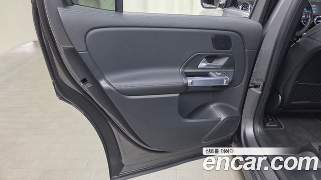 Mercedes-Benz EQB 2023 — photo 15