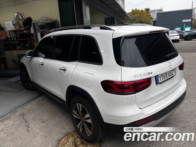 Mercedes-Benz GLB-Class 2022 — photo 3