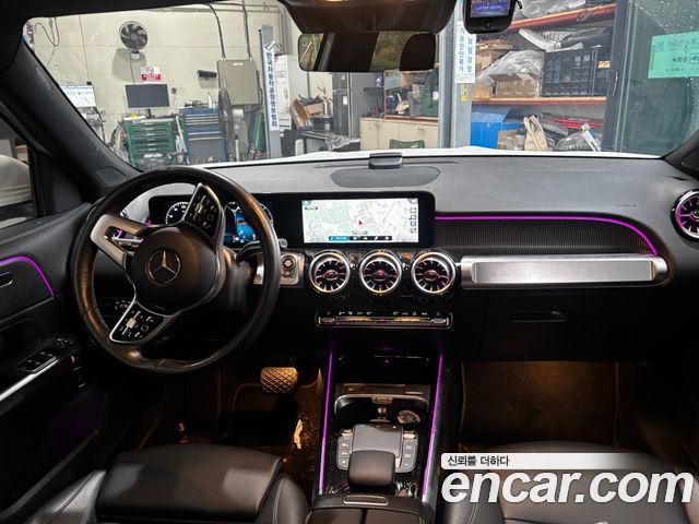 Mercedes-Benz GLB-Class 2022 — photo 6