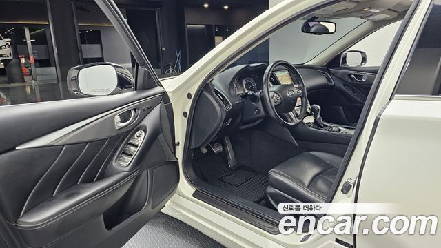 Infiniti Q50 2016 — photo 10