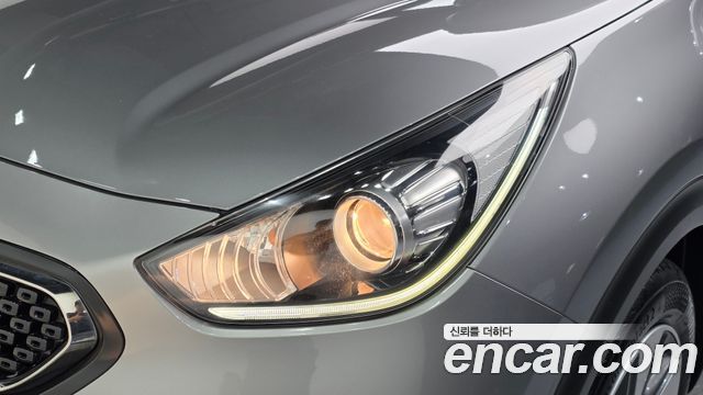 Kia Niro 2018 — photo 8