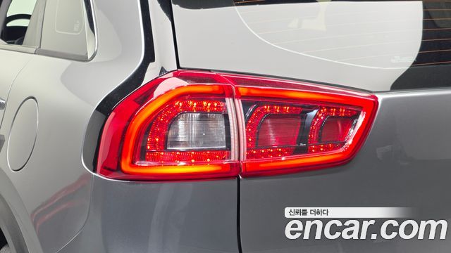 Kia Niro 2018 — photo 9