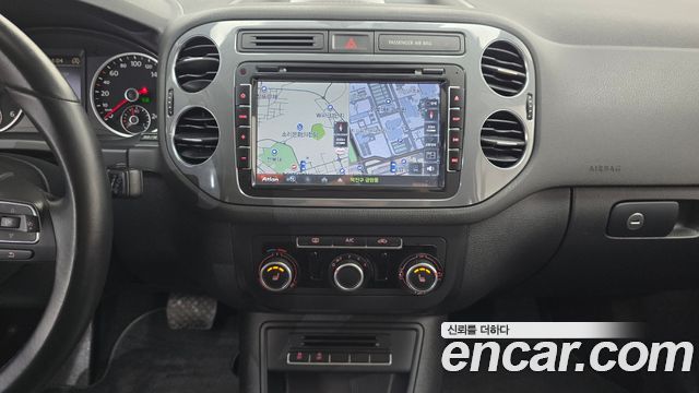 Volkswagen Tiguan 2015 — photo 12