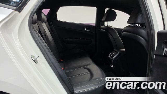Kia K5 2017 — photo 12