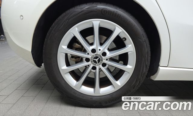 Mercedes-Benz A-Class 2020 — photo 5