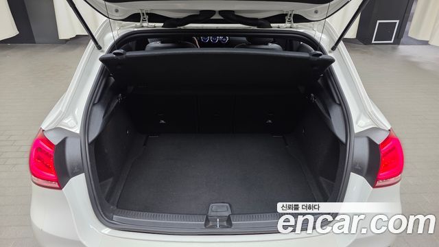 Mercedes-Benz A-Class 2020 — photo 22