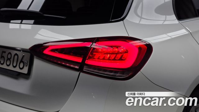 Mercedes-Benz A-Class 2020 — photo 9